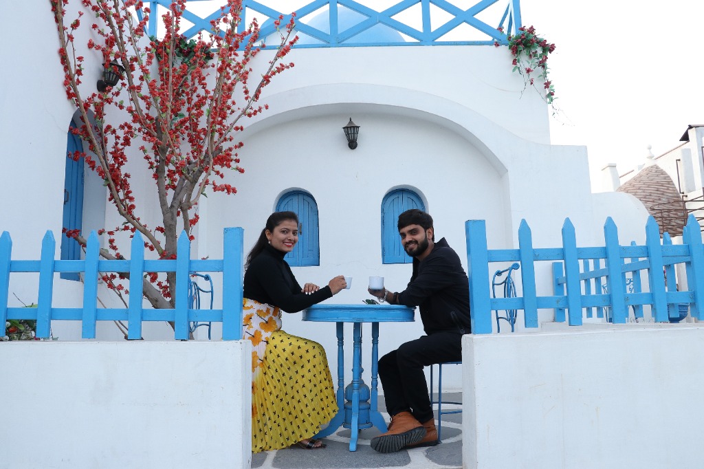 Santorini Café Table Smiles